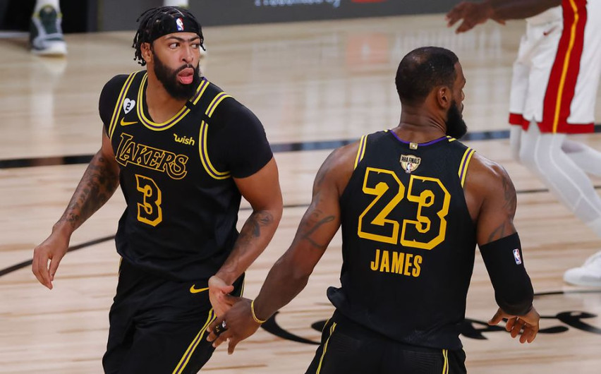 Lakers vencen a Miami en el segundo juego de las finales