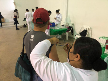 Larga fila para recibir vacuna anticovid 