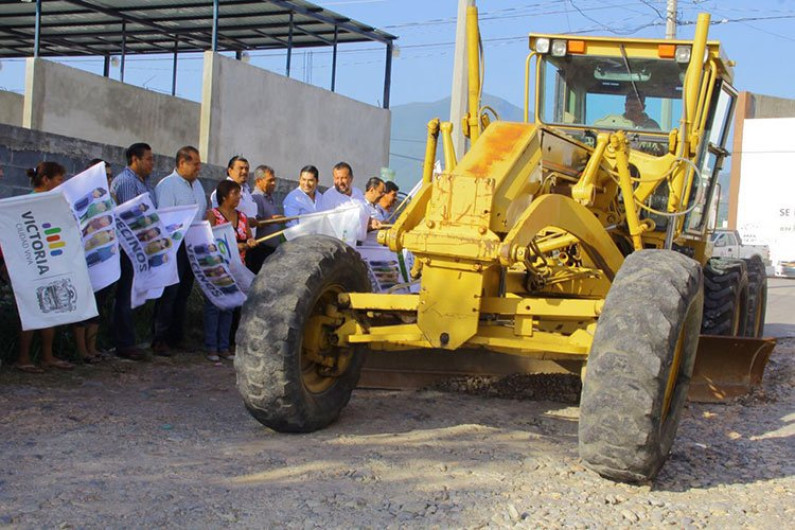Dan inicio obras de pavimentación