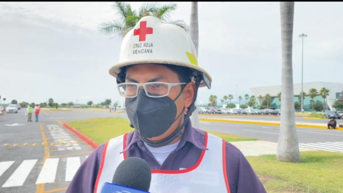 Tras accidente de una de sus unidades, llama Cruz Roja a cederles el paso 