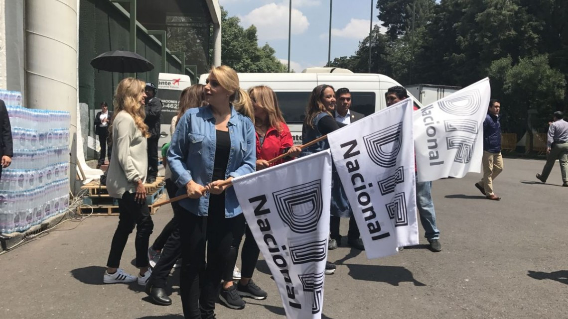 Camiones con despensa parten para apoyo de damnificados