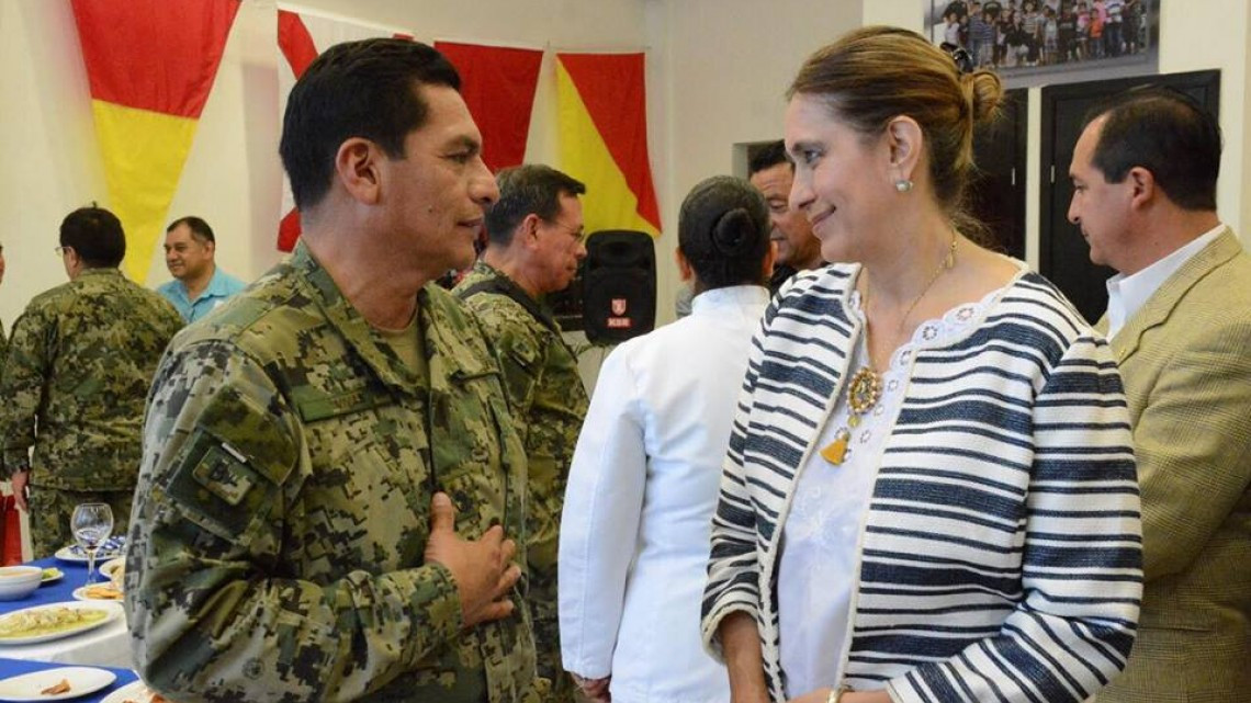 Asiste alcaldesa a entrega-recepción del Mando de Armas