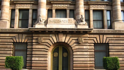 Pueden amparase, pero Ley establece salarios: AMLO