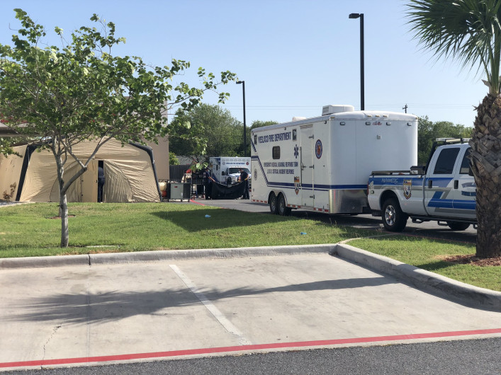 Ante saturación hospitalaria, hospitales en RGV atienden pacientes en estacionamiento 