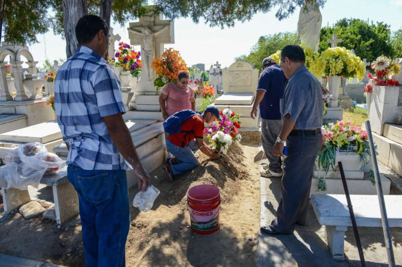 Reconoce ciudadanía limpieza en panteones municipales