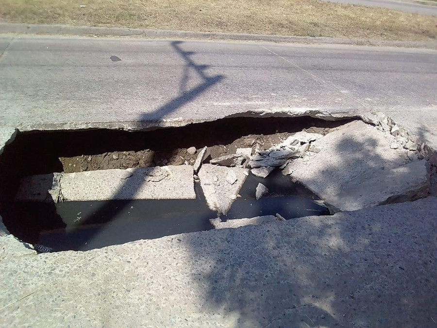 Se abre la tierra en avenida las Torres