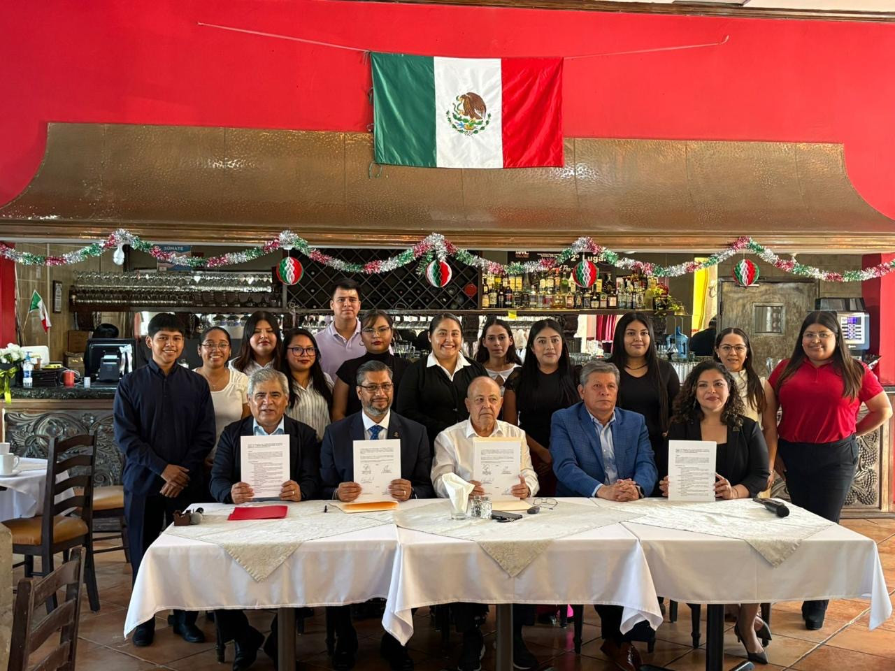 Fortalecen lazos académicos y profesionales: EXAUAT y Colegio Neolaredense de Contadores