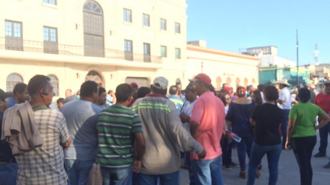 Trabajadores del municipio exigen aumento salarial