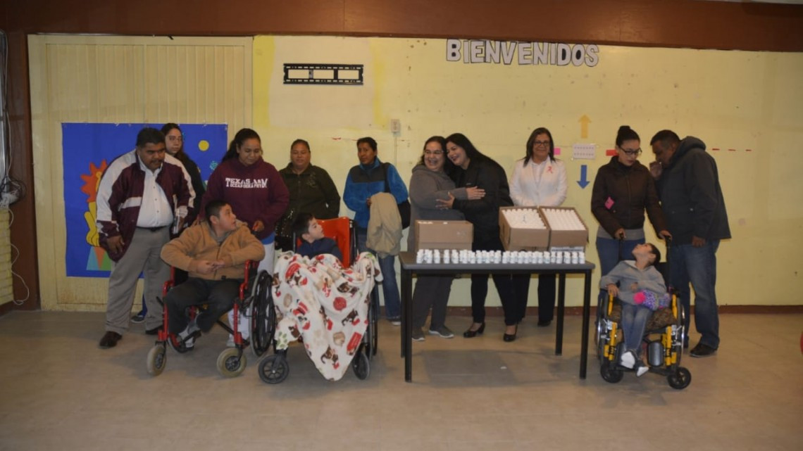 Presidenta del DIF entrega donación a comunidad escolar