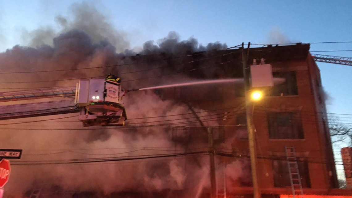 Un nuevo incendio despierta al Bronx, Nueva York 
