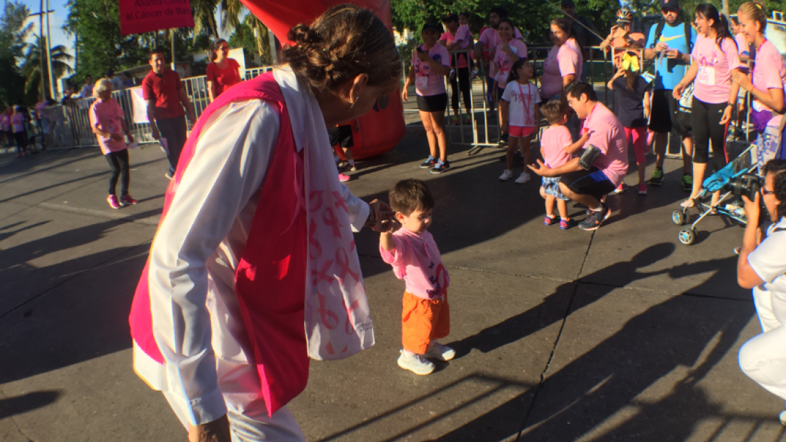 Corren contra el cáncer de mama