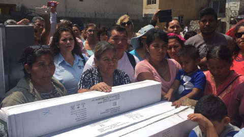 Dotan de electrodomésticos a familias damnificadas por incendio