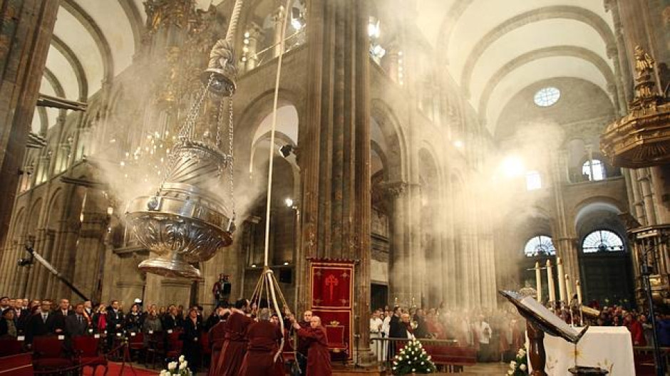Monaguillos llenan incensario de Marihuana en Santiago de Compostela
