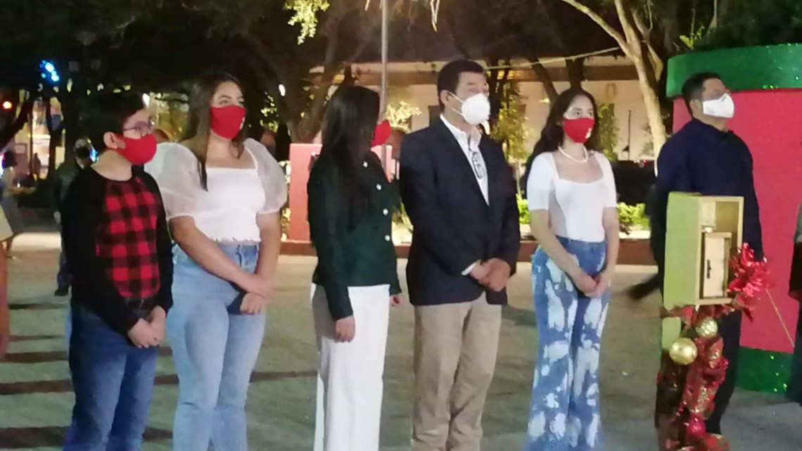 Encienden tradicional Pino Navideño en Matamoros