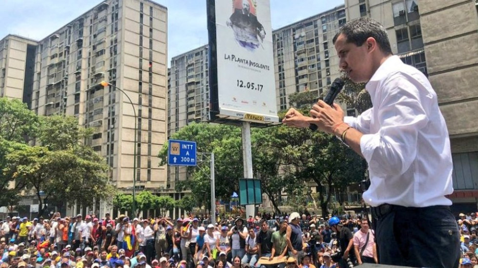 Llama Guaidó a movilización nacional en paz