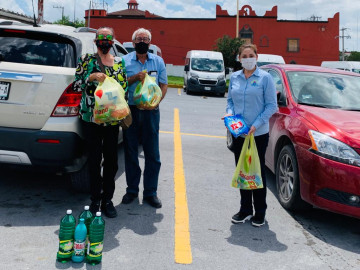 Ciudadanos apoyan centro de acopio DIF Reynosa