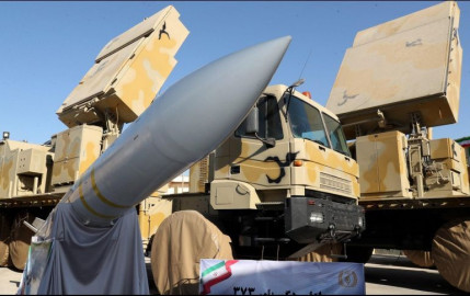 Presenta Irán sistema de defensa a largo alcance