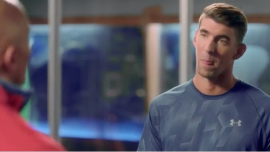 La Roca entrena a Michael Phelps en nuevo promocional de Baywatch