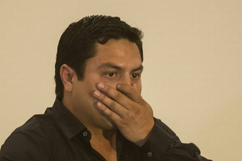 Hackean cuenta de Whatsapp de Julión Álvarez