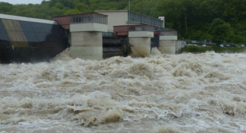 Al menos 12 personas tras la rotura de una presa en Siberia