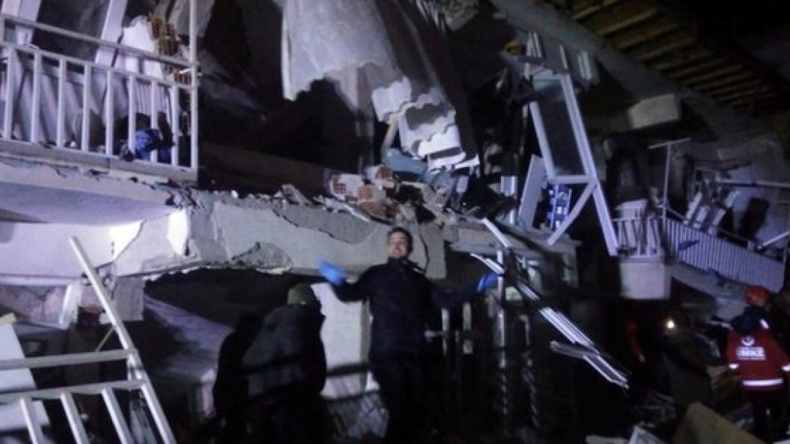 Al menos 19 fallecidos tras sismo de magnitud 6,5 en Turquía
