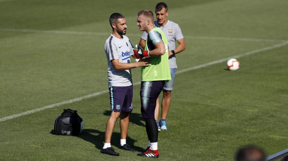 Portero Cillessen sufre esguince intercostal en entrenamiento