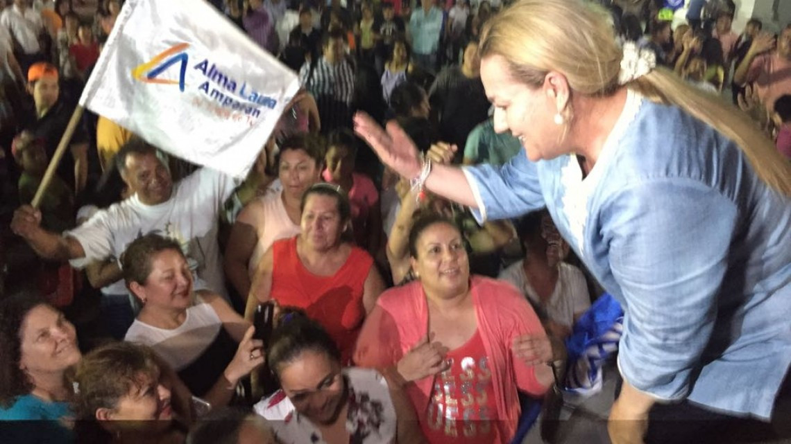 Alma Laura Amparán, festeja su triunfo a la presidencia municipal