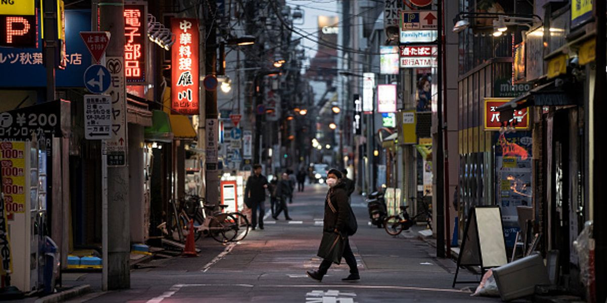 Japón cierra grandes almacenes, bares y teatros por coronavirus