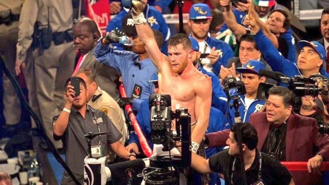 Cenelo es nuevo campeón peso medio tras derrotar a GGG