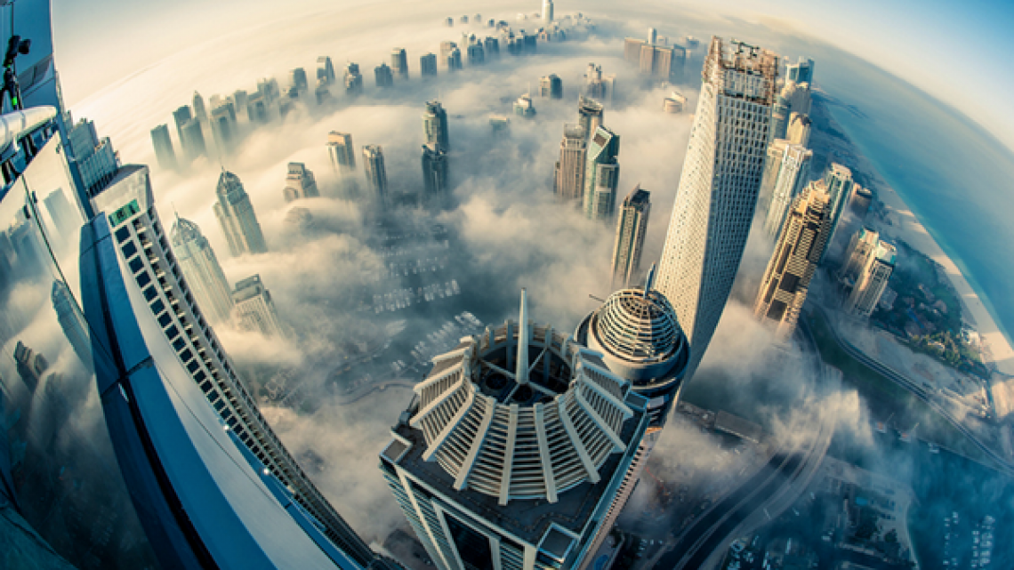 Los rascacielos sobre las nubes de Dubái