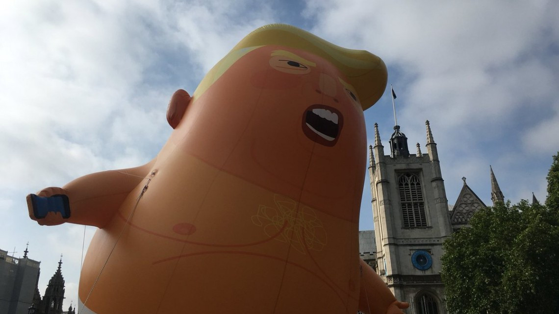 Un globo gigante de Trump sobrevuela Londres