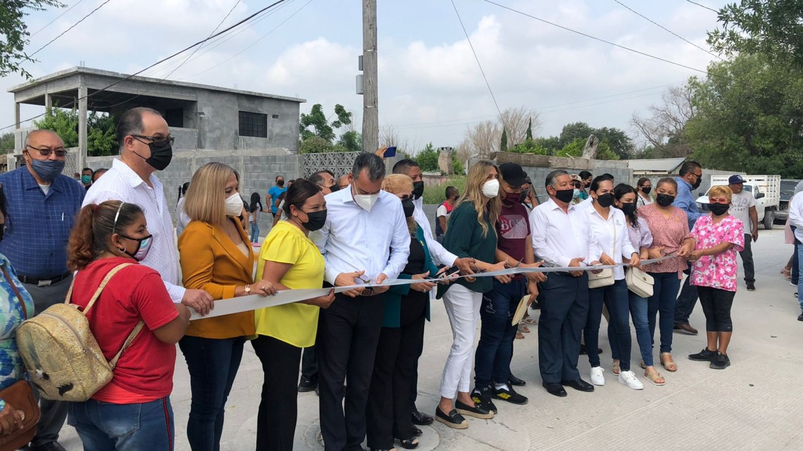Pavimentan calles en la Colonia y Ampliación Pedro J. Méndez.