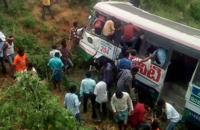 Accidente de autobús deja al menos 50 muertos en la India 
