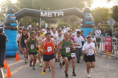 Participan cientos de ciudadanos en carrera y caminata a favor de animales en situación de calle 