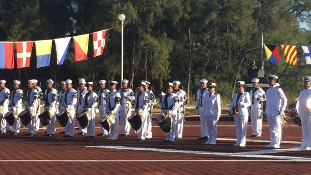 Condecoran y reconocen a personal naval 