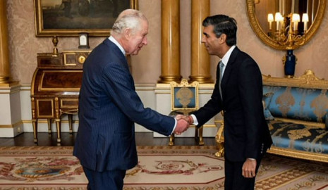  Rishi Sunak asume el cargo de primer ministro del Reino Unido tras recibir el encargo de Carlos III