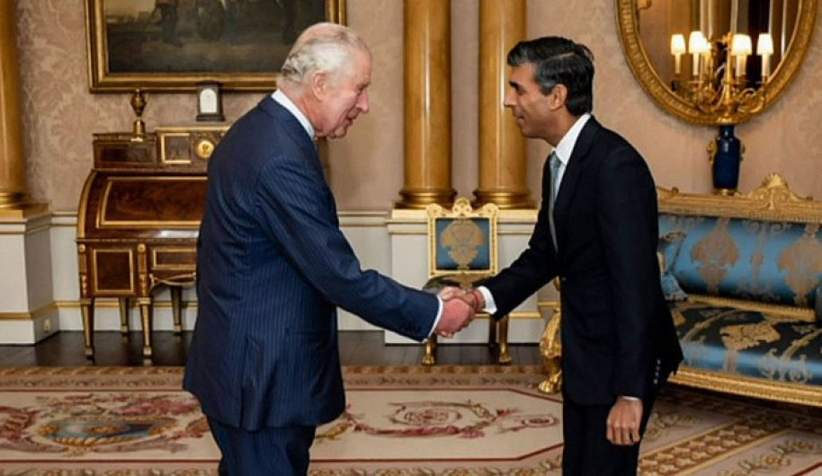  Rishi Sunak asume el cargo de primer ministro del Reino Unido tras recibir el encargo de Carlos III