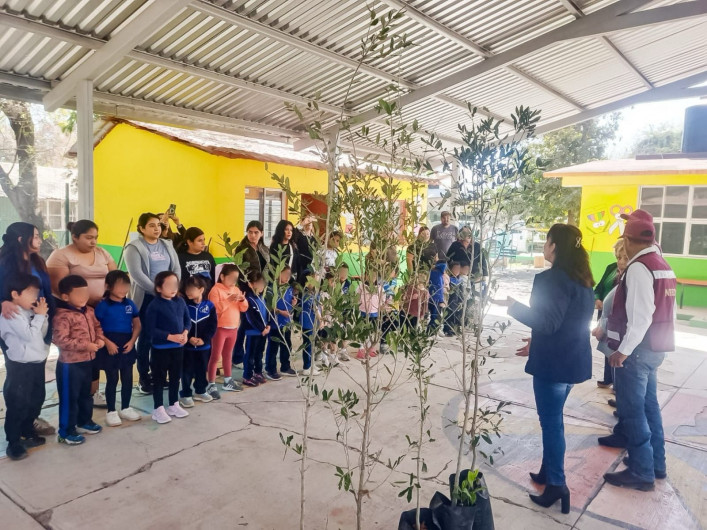 Fomenta la PAUT cultura ecológica con donación de árboles