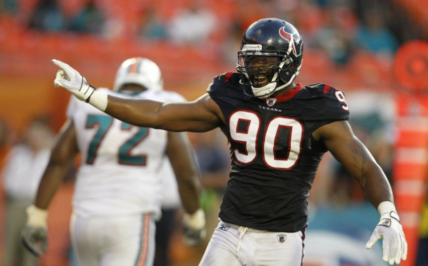  Detienen a ex jugador de Houston Texans
