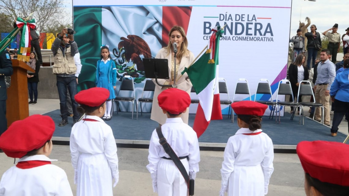 Preside Alcaldesa Maki Ortiz ceremonia del "Día de la Bandera"