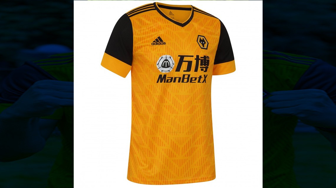  Raúl Jiménez presenta el nuevo jersey de Wolverhampton