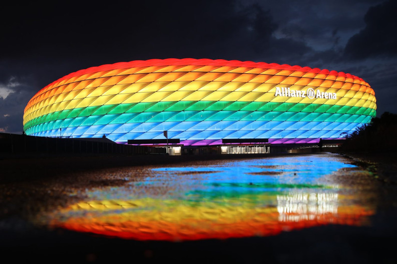 Rechaza UEFA petición para iluminar el estadio de Múnich con la bandera LGBT