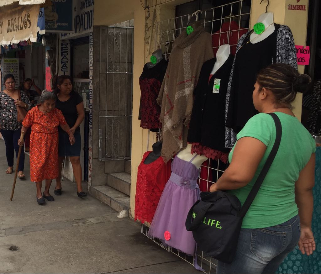 Comerciantes afectados por comercio foráneo