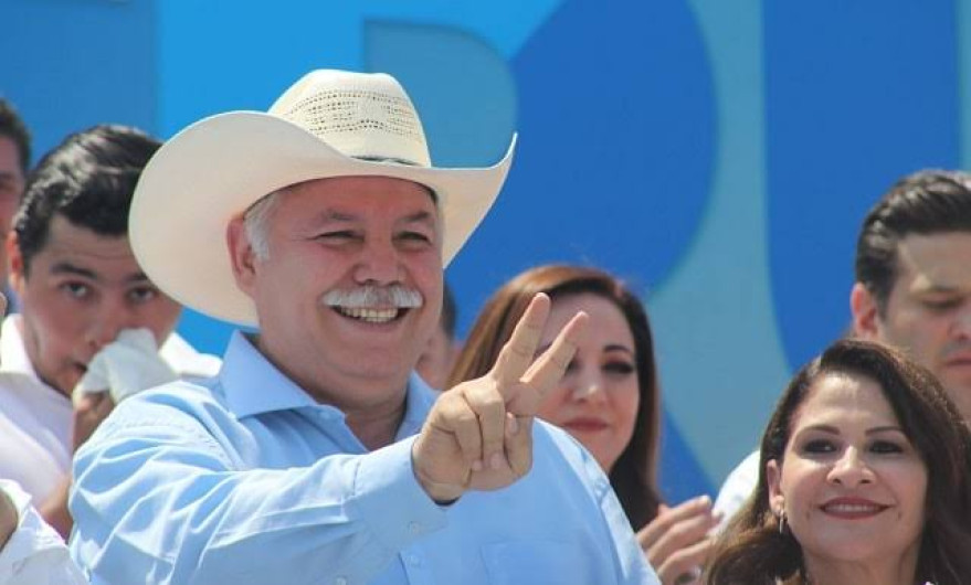 INE avala candidatura de "El Truko" como suplente de Cabeza de Vaca