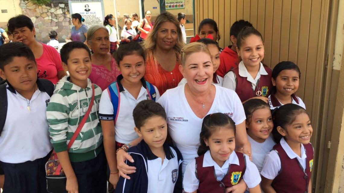 Una biblioteca por escuela propone Rosa Muela
