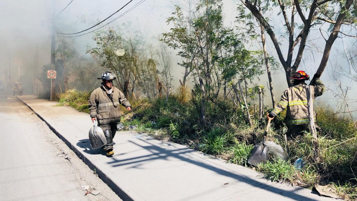Cierran la Pedro Cárdenas por incendio de zacatal