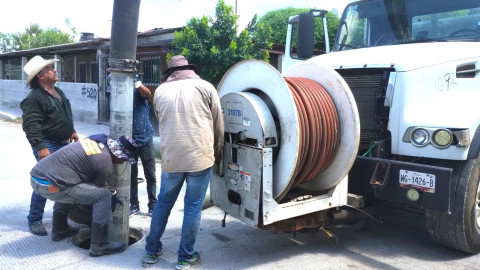 Se benefician usuarios de la colonia Independencia con limpieza de pozos