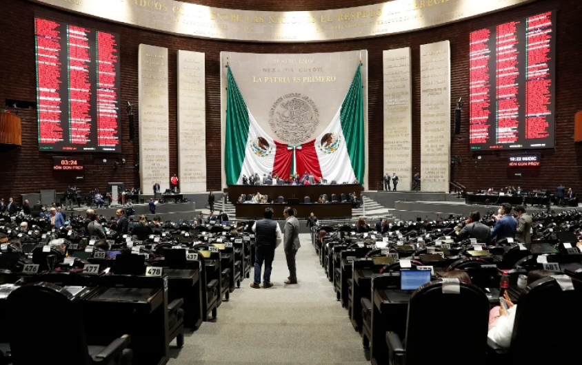 Celebra López Obrador aprobación de "Plan B" Electoral