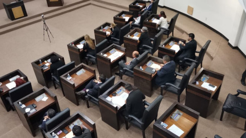 A gritos y descalificaciones diputados fijan el posicionamiento de sus bancadas