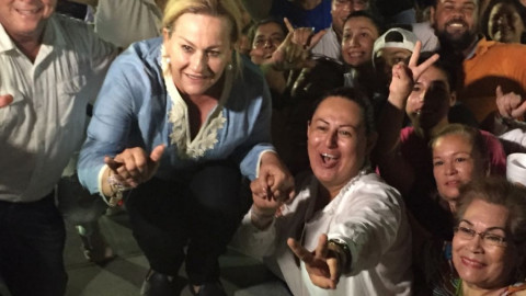 Alma Laura Amparán, festeja su triunfo a la presidencia municipal
